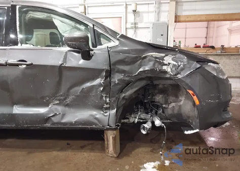 2019 Chrysler Pacifica Lx z USA, uszkodzony, nr VIN 2C4RC1CG9KR652668